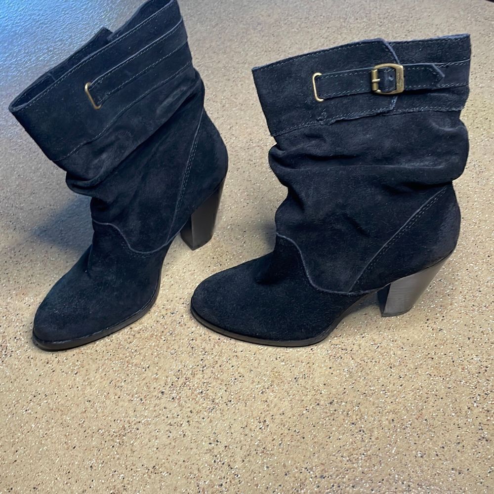 Zodiac “Pandell” Black Distressed Suede Scrunch Shaft Heeled Boots sz 6.5